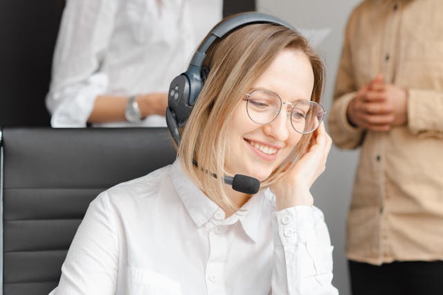 Air Travel: How Do I Contact to Someone at United Airlines by Phone | Smart Money Match