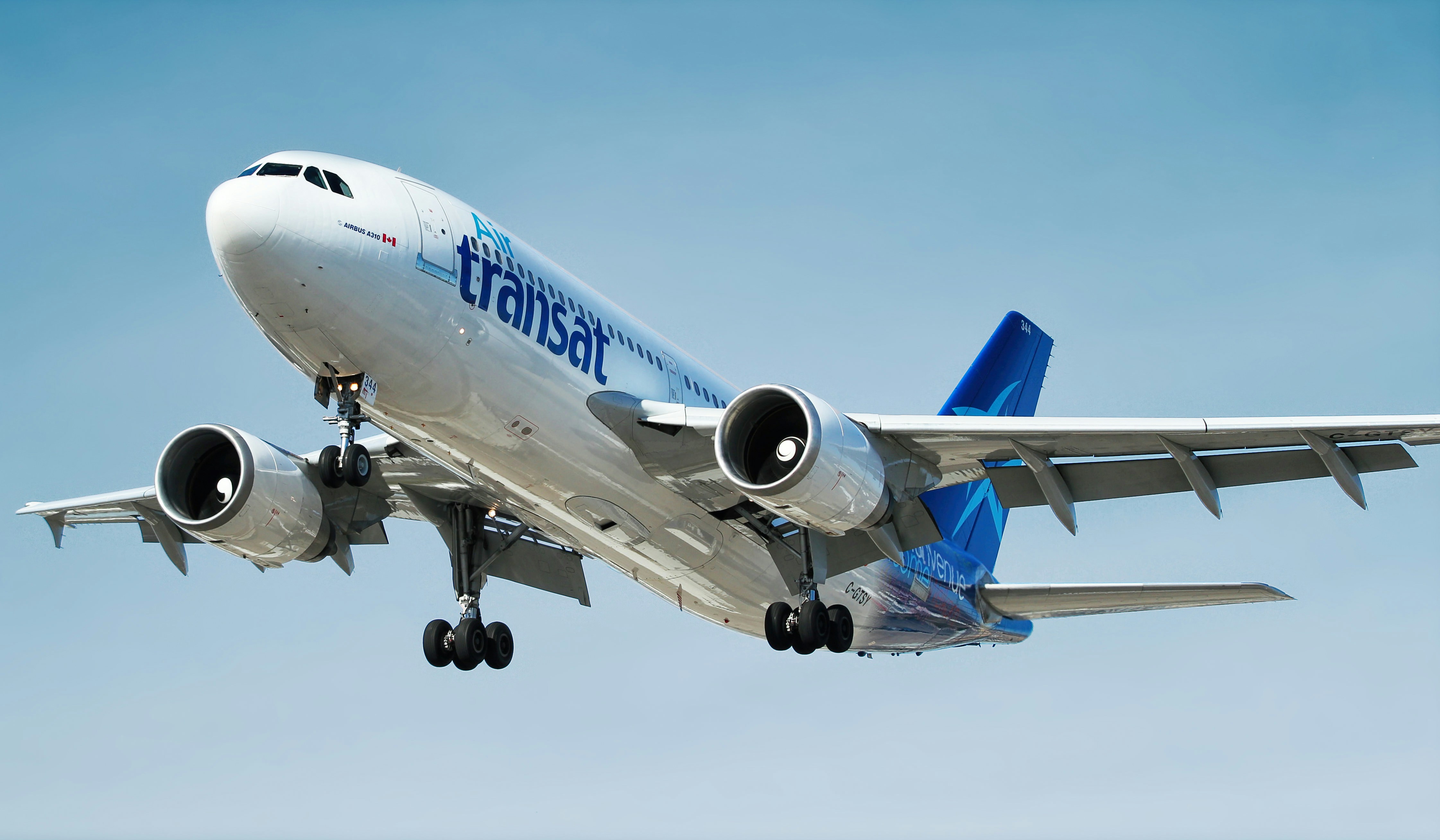 https://ia600502.us.archive.org/4/items/Air-Supports-Access/American_Airlines_Live_Assistance_Full_Contact_List.pdf